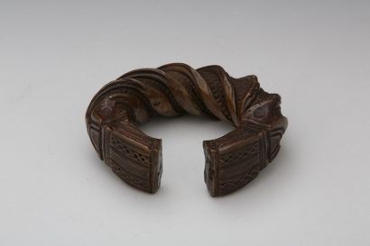 null DJERMA NIGER Bracelet en bronze "keguru",forgé et torsadé à chaud	

Diamètre:...