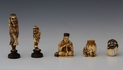 null JAPON XVIIIème -XIXème Siècles

ENSEMBLE DE 5 NETSUKE en ivoire et un en corne...