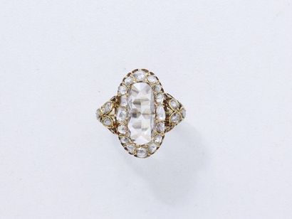 null Belle bague marquise en or 585 millièmes décorée d'une rose couronnée en serti...