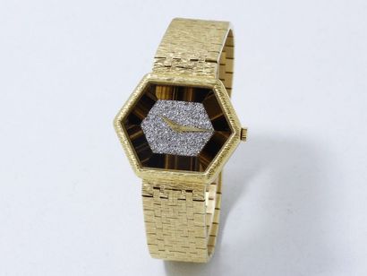 null PIAGET

Montre bracelet de dame en or 750 millièmes, de forme hexagonale, cadran...