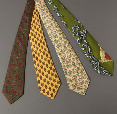 null HERMES Paris

Lot de quatre cravates en soie imprimée à motifs divers. Bon état...