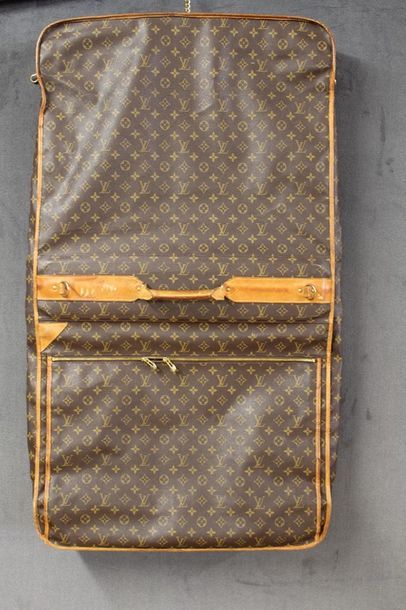 null Louis VUITTON made in USA 

Porte-habits cinq cintres en toile Monogram et cuir...