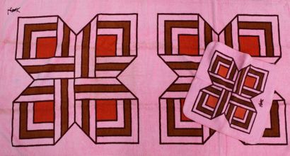 null Yves SAINT LAURENT

Ensemble de dix serviette en coton éponge imprimé rose à...