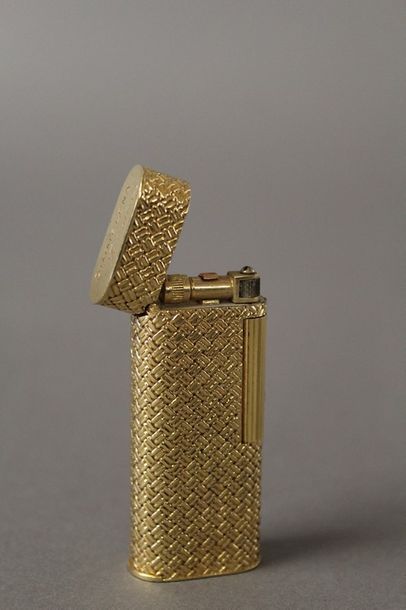 null Dunhill pour Van Cleef & Arpels

Briquet en or jaune 750 millièmes à motif croisillons,...