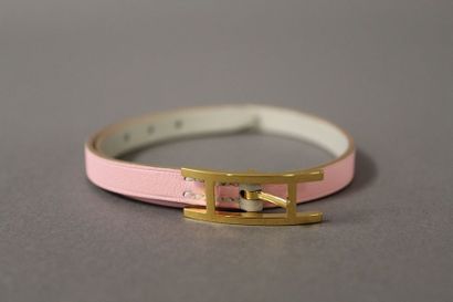 null HERMES Paris made in France

Bracelet "Hapi 2" en veau swift rose salura, parchemin,...