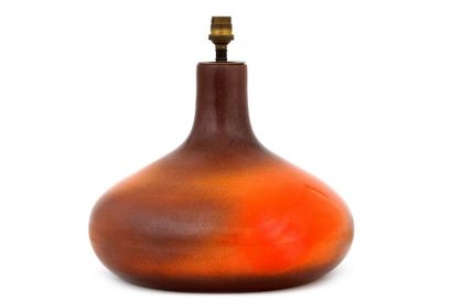 null Jacques LIGNIER (1924-2010)

Pied de lampe renflé 

Céramique émaillée orange...