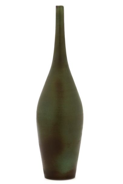 null René MAUREL (1910-1986)

Vase bouteille 

Céramique émaillée vert nuancé

Signé

H....