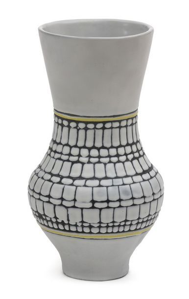 null Roger CAPRON (1922-2006)

Vase balustre

Céramique émaillée géométrique 

Signé

H....