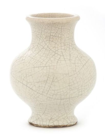 null Pol CHAMBOST (1906-1983)

Vase balustre 842

Céramique émaillée blanc craquelé...