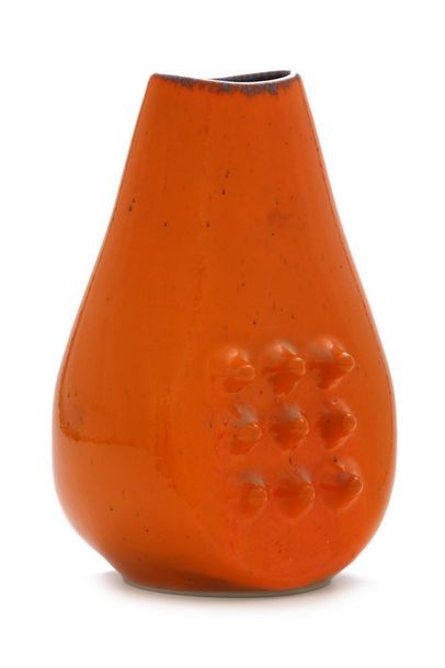 null Salvatore PARISI (1953)
Vase pointes
Céramique émaillée orange
Signé à plusieurs...