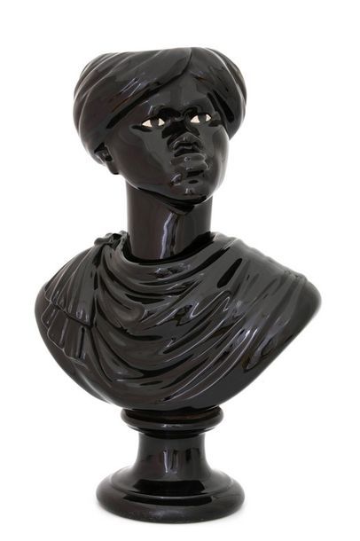 null Piero FORNASETTI (1913-1988)

Buste de maure

Céramique émaillée noire reposant...