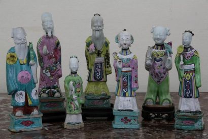 null SEPT STATUETTES d'Immortels

Chine XVIIIème siècle

Porcelaine Famille Rose

H....