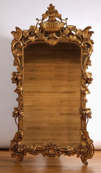 null GRAND MIROIR A PARECLOSES

Provence XVIIIème Siècle

Encadrement en bois doré

Décor...