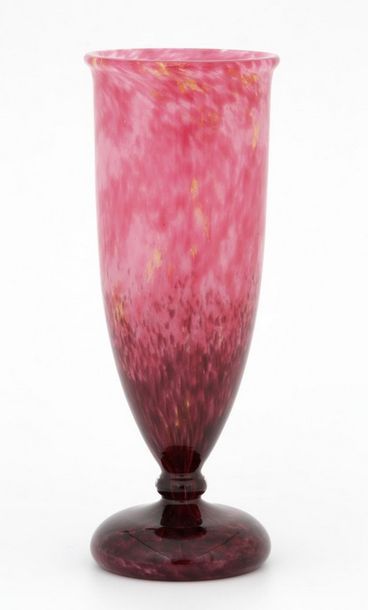 null SCHNEIDER

VASE balustre 

Verre marmoréen 

Signé 

H. 30,5 cm