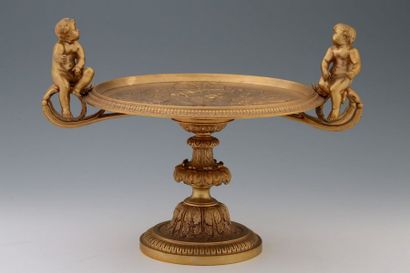 null CENTRE DE TABLE en bronze doré d'Epoque Fin XIXème Siècle de Style Louis XVI...