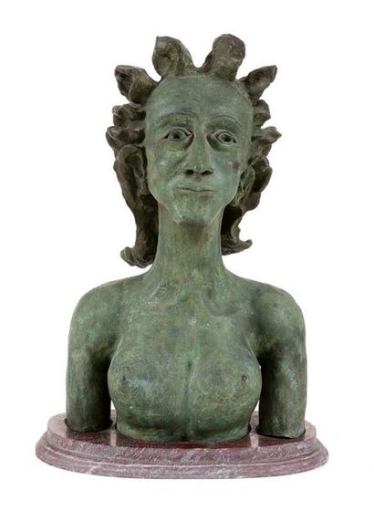 null Jacob EPSTEIN (1880-1959)

BUSTE de femme

Bronze à patine vert antico 

Signé...