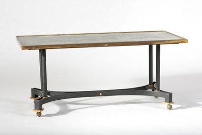 null Maison LELEU

TABLE BASSE Circa 1960

Verre églomisé, métal patiné et doré

53...