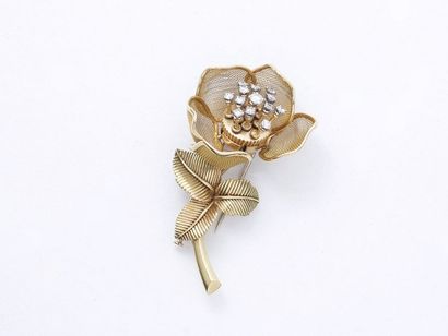 null PARMENTIER Paris

Broche en or 750 et platine 850 millièmes, stylisant une fleur,...