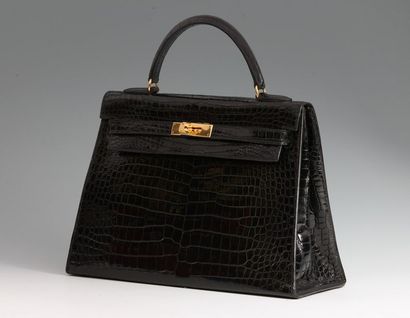 null HERMES Paris

Sac "Kelly Sellier" 33cm en Crocodylus Porosus noir, attaches...