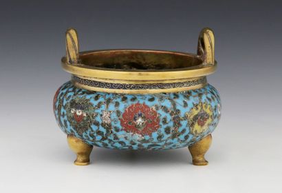 null CHINE Dynastie Ming (1368-1644)

BRULE PARFUM en bronze et émaux cloisonnés...