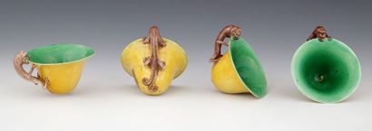 null CHINE Période Kangxi (1654-1722)

QUATRE PETITES COUPES en porcelaine et émail...