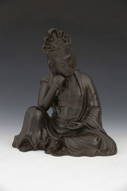 null CHINE ou JAPON Vers 1900

BRONZE patiné représentant la déesse Kanon assise...