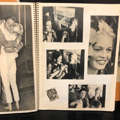BARDOT.- 4本螺旋装订的笔记本的重逢，里面有500多页布丽吉特-芭铎从各种杂志和报纸上拍摄的照片，全部粘在一起（20世纪60年代）。在这套特殊的作品中，...