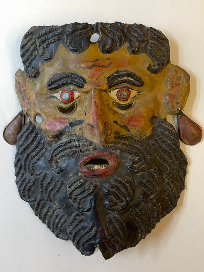 null "Masque mexicain" (ca 1900). Masque peint, probablement utilisé pour des danses...