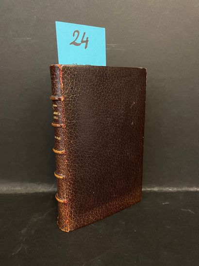吮吸（约翰）。Fragmenta Aurea.约翰-萨克林爵士所写的所有无可比拟的小品集。并由一位朋友出版，以永久纪念他。由他自己印制。伦敦，汉弗莱-莫斯利，1648年，12开本，正面，标题页，(4)-119-82-64-(4)-52页，全茄子色摩洛哥，书脊有棱纹，标题镀金，边缘镀金丝，内部有小镀金花边，边缘镀金（装订时署名...