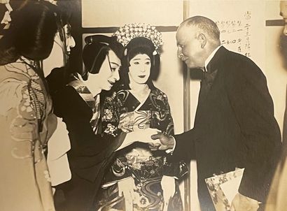 null Japon.- "Souvenir de la XVe Conférence internationale de la Croix-Rouge" et...