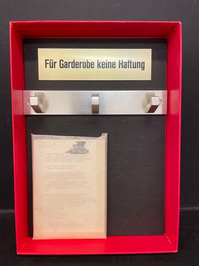 BIJL (Guillaume). "Für Garderobe keine Haftung". Coffret en carton rouge contenant...