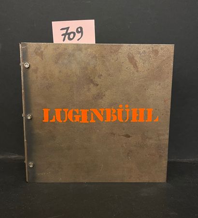 null 伯恩哈德-卢金布尔。展销会。苏黎世，Kunsthaus，1972年，12开本，无页码，穿孔纸，装在有钢印标题的金属文件夹中（标题缝制）。以艺术家书籍形...