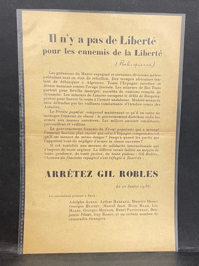 Tract.- "自由的敌人没有自由（罗伯斯庇尔）。逮捕吉尔-罗伯斯"。巴黎，1936年7月20日，1张8寸，奶油色纸上用黑色印刷。签名者：阿道夫-阿克尔、阿瑟-哈福、莫里斯-亨利、乔治-胡格内、马塞尔-让、多拉-马尔、莱奥-马利特、乔治-穆通、亨利-帕斯图鲁、本杰明-佩雷、吉-罗塞和一些外国同志。这张传单有两个版本，第二个版本与第一个版本的区别仅在于删除了签名前的字样...