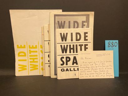 Wide White Space.- Ensemble de 8 cartons d'invitation de la célèbre galerie anversoise...