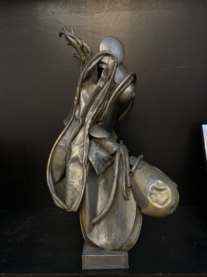 MONHEIM (Laurent) "Composition". Metal sculpture mounted on a base. Size : 71 x 34...