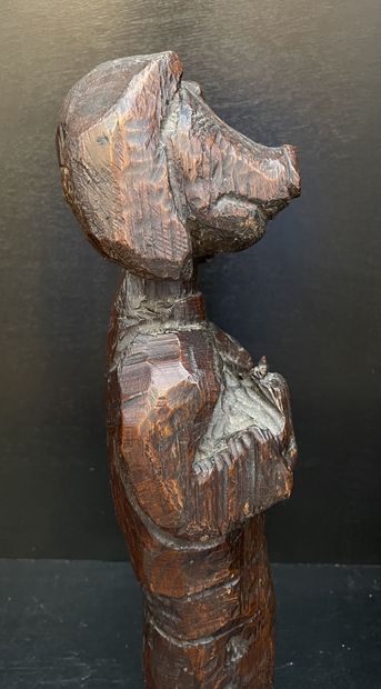 ANONYME. "Statue anti-cléricale". Sculpture en bois. Dim. : 44,5 x 7 x 9,5 cm. Objet...