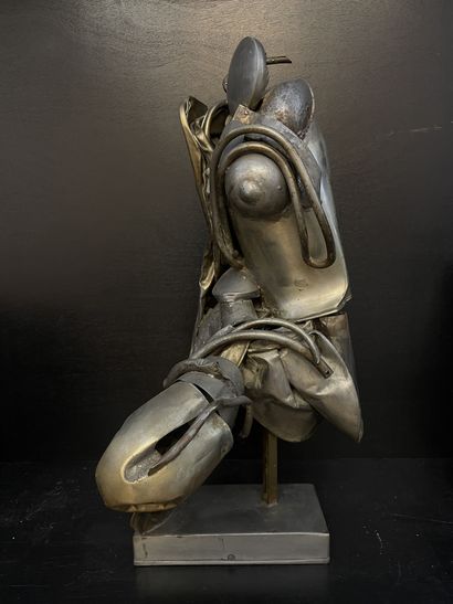 MONHEIM (Laurent) "Composition". Metal sculpture mounted on a base. Size : 71 x 34...