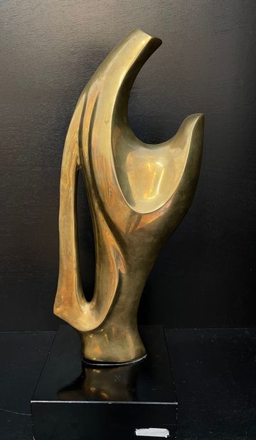 ANONYME. "Composition". Sculpture in brass, mounted on a black wooden base. Size...