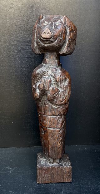 ANONYME. "Anti-clerical statue". Wooden sculpture. Size : 44,5 x 7 x 9,5 cm. Rare...