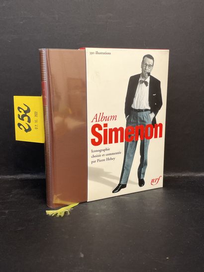 Album Simenon. P., NRF, "Bibl. de la Pléiade", 2003, in-12, ed. binder, rhodoïd,...