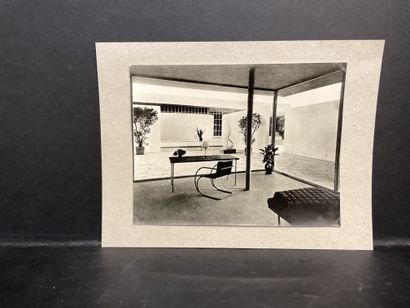 VAN DER ROHE.- "巴塞罗那馆，密斯-凡-德-罗"（1929）。银色印刷品。尺寸：14 x 18.5厘米。