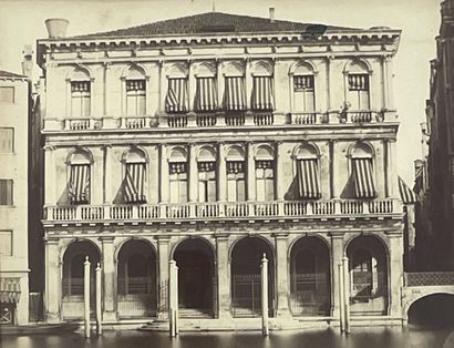 ANONYME. "Vues de Venise" (ca 1880). Réunion de 4 tirages sur papier albuminé, montés...