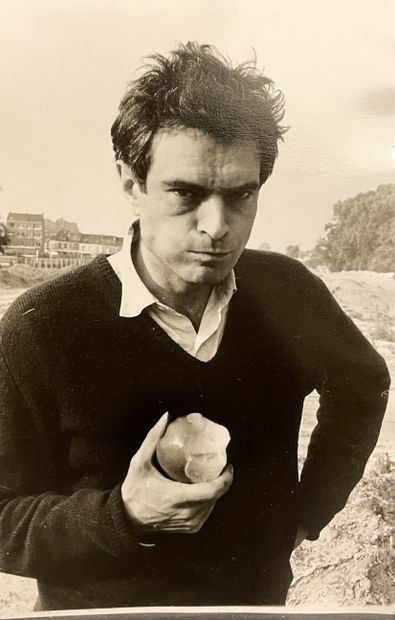 GILISSEN (Maria). "La Pomme d'Adam" [Portrait de Marcel Broodthaers]. Tirage argentique,...