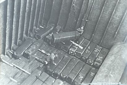 null 科西科夫（尼古拉）。"根特港，卸货"（1935-39）。复古银版画，左下角有签名，装在垫子和木框下。框架尺寸：27 x 33厘米；主题：13,5 x ...