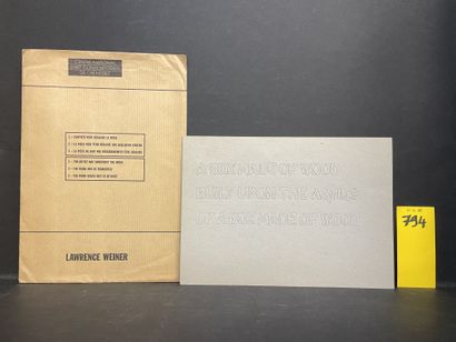 WEINER (Lawrence). "一个木头做的盒子建立在一个木头做的盒子的灰烬上"。2个模版和1个印刷信封。格勒诺布尔，当代艺术中心，1987年，尺寸：2...