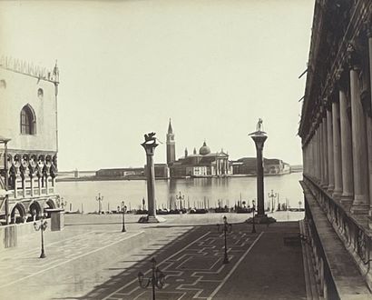 ANONYME. "威尼斯的风景"（约1880年）。4幅版画在蛋白纸上的重逢，装在垫子下和木框中。画框尺寸：（4 x）：31.5 x 41.5厘米；主题：（4 x）18...