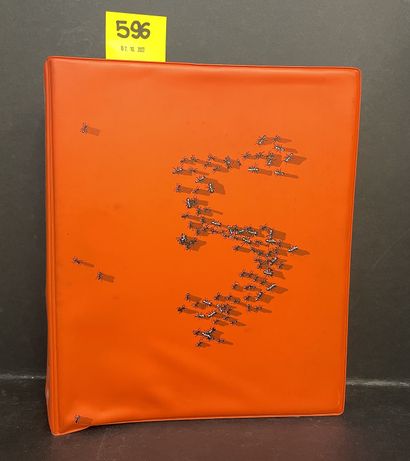Documenta 5. 卡塞尔，1972年，4页，穿孔纸，有标签的隔板，编号为1至25，装在1个由Ed Ruscha插图的橙色活页夹中：几十只蚂蚁组成的数字5（活页夹略微脏了，标签累了）。文本为德语。艺术家。Georg...