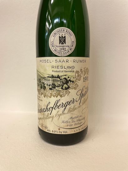 null "Scharzhofberger Spätlese - Egon Müller" (1991). Une bouteille. Niveau parfait,...