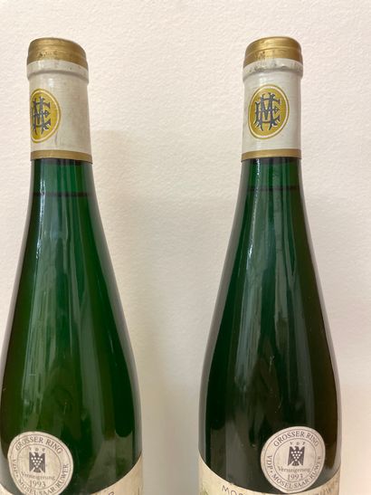 null "Scharzhofberger Spätlese - Egon Müller" (1992). Deux bouteilles. Bons niveaux,...