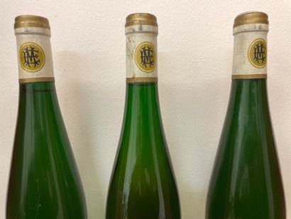 null "Scharzhofberger Spätlese - Egon Müller (1988)。三瓶。一个具有良好的完美水平，两个具有良好的水平。帽子完...